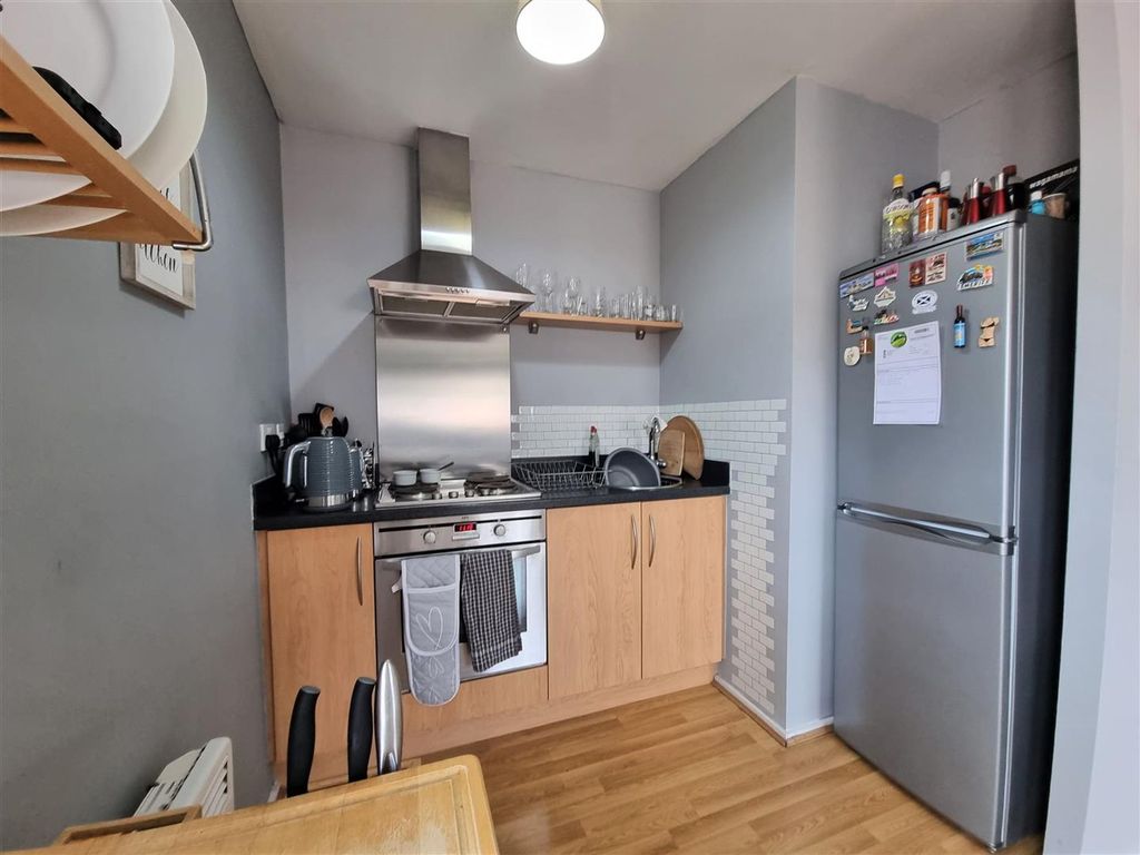 Property photo 2 of 7 Kitchen