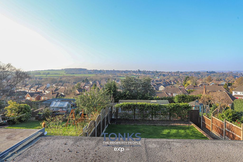 Property photo 2 of 28