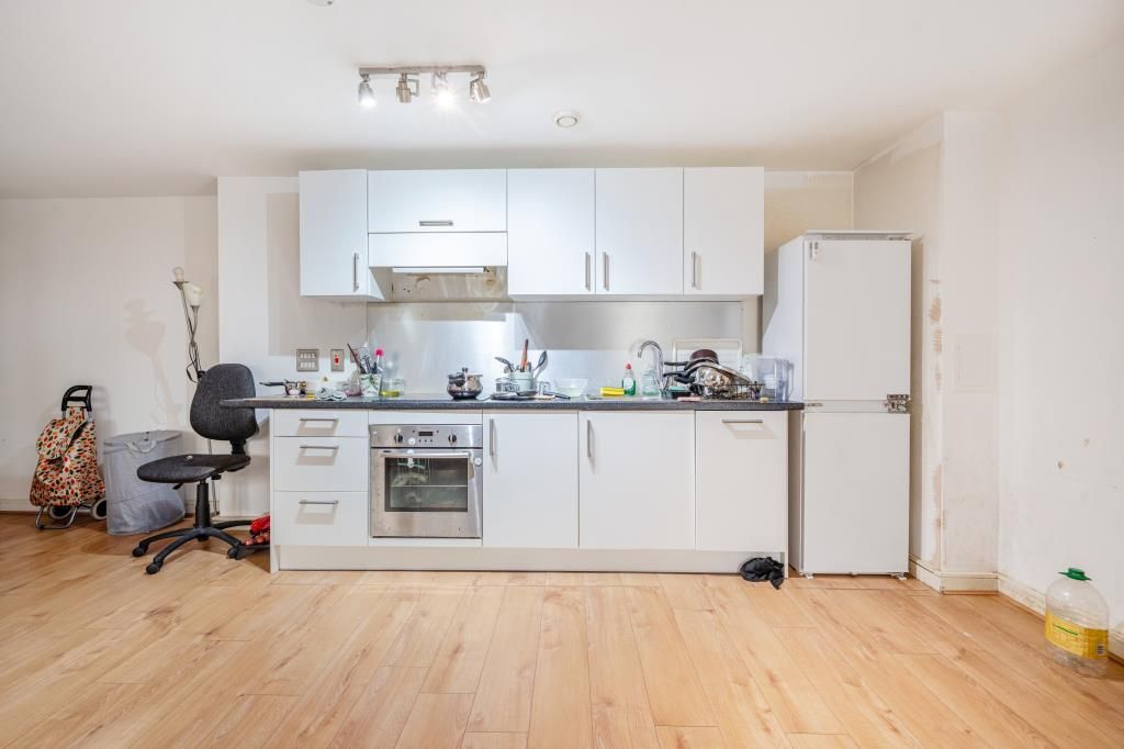 Property photo 3 of 11 Kitchen