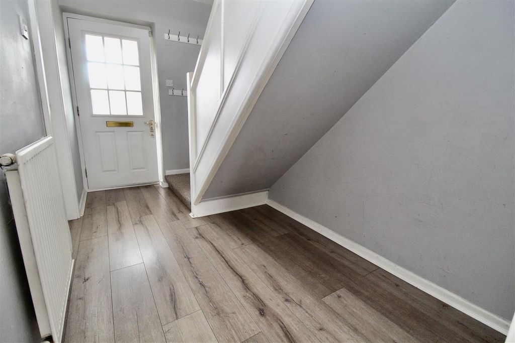 Property photo 2 of 16 Entrance Hallway