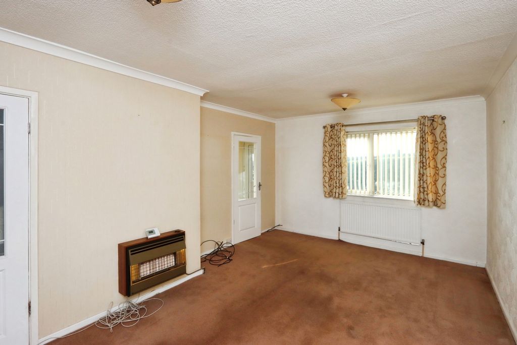 Property photo 2 of 18 Lounge