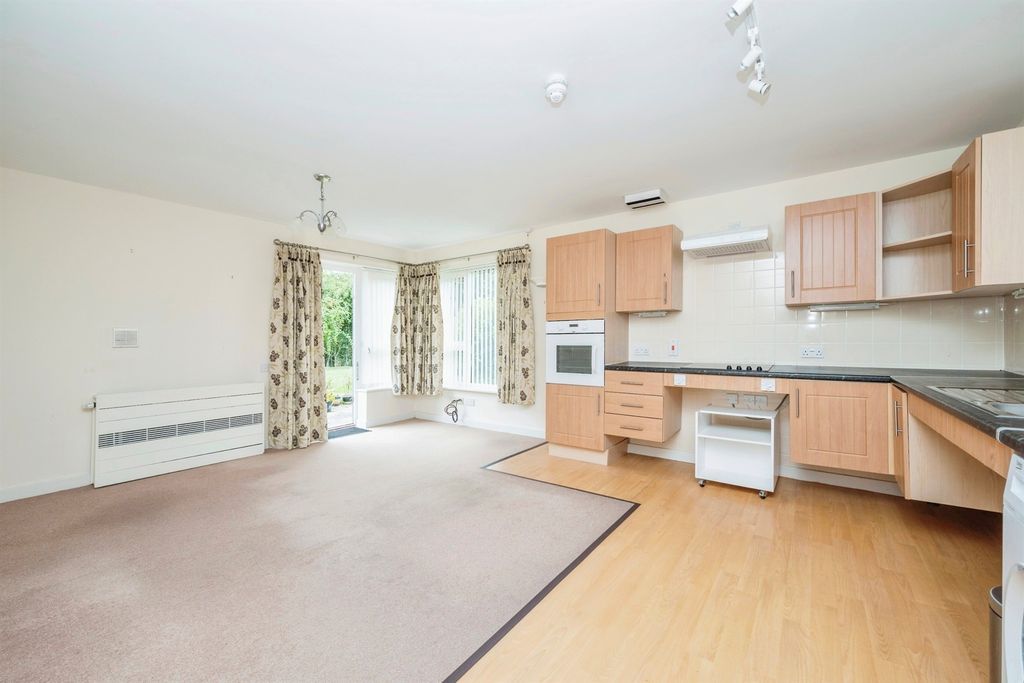 Property photo 2 of 17
