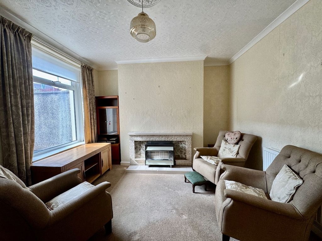 Property photo 2 of 28
