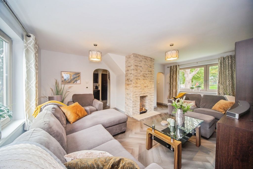 Property photo 2 of 16 Pbox-Img.Jpg