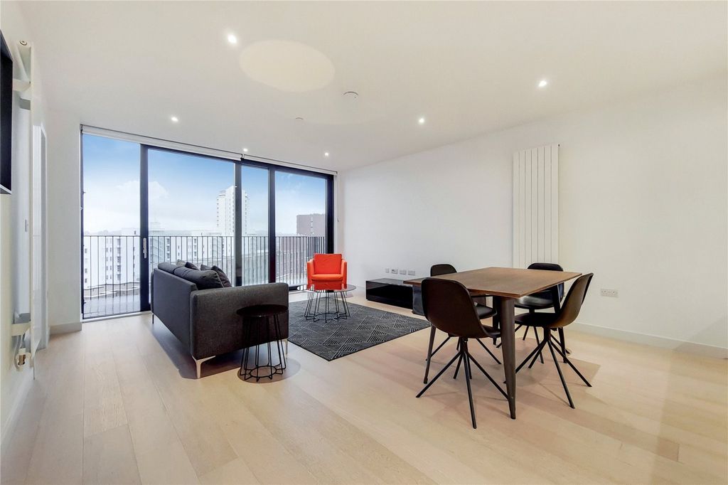 Property photo 2 of 23 Picture No. 27