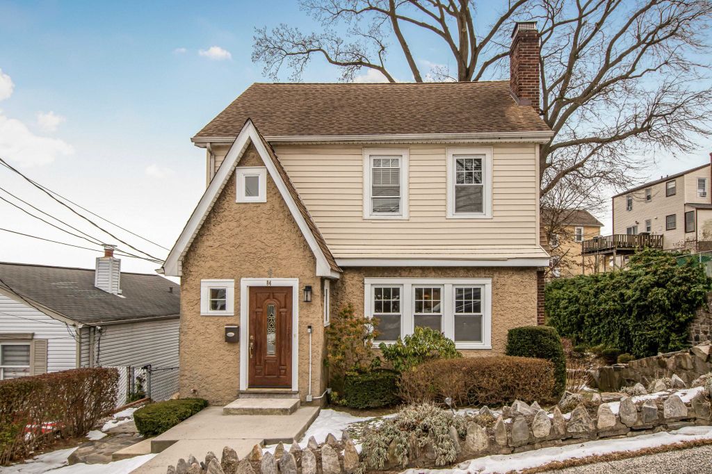 Property photo 1 of 18