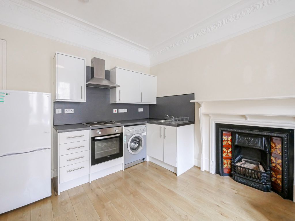 Property photo 3 of 9 Kitchen