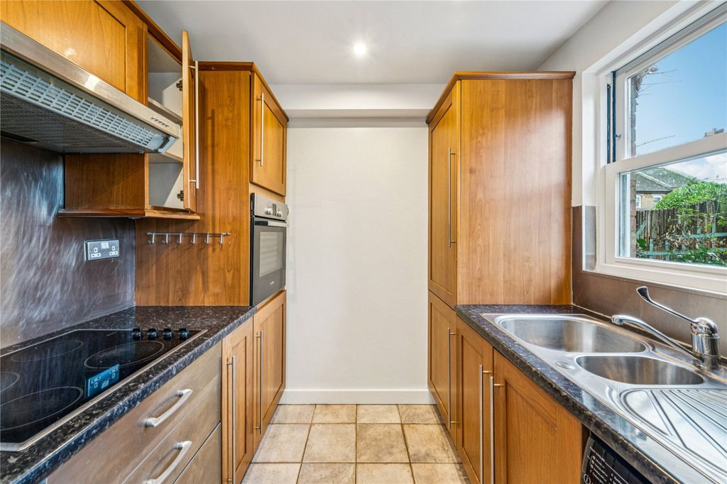 Property photo 3 of 8 Kitchen