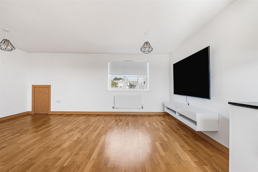 Property photo 3 of 17 5_88150.Jpg