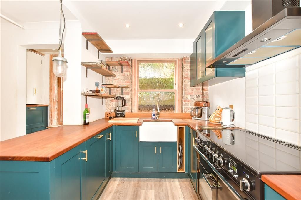 Property photo 3 of 12 Kitchen
