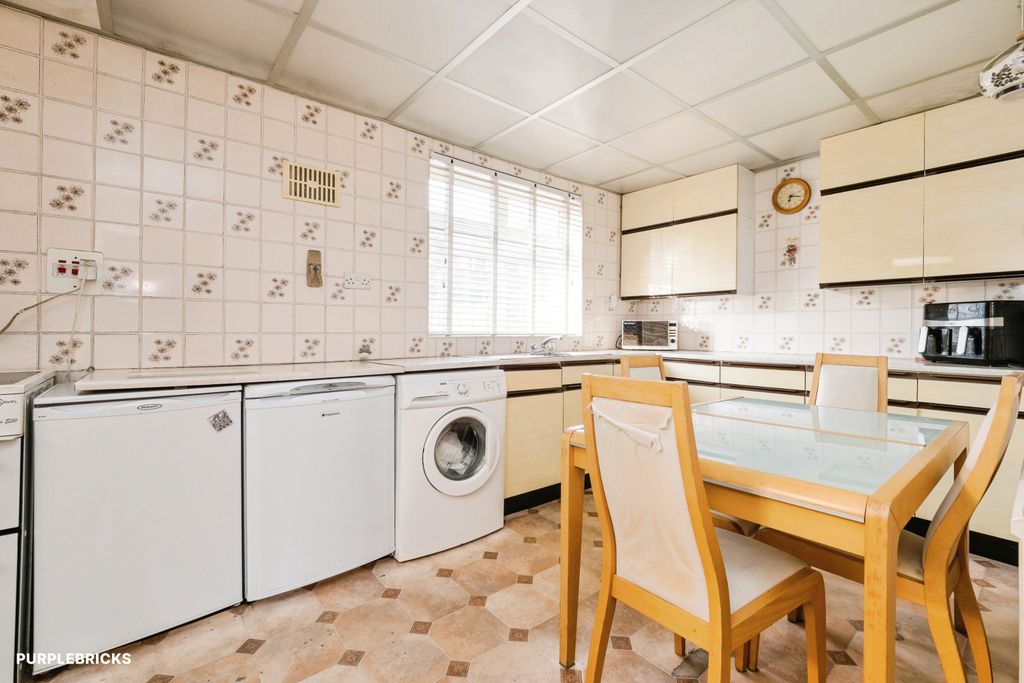 Property photo 2 of 37