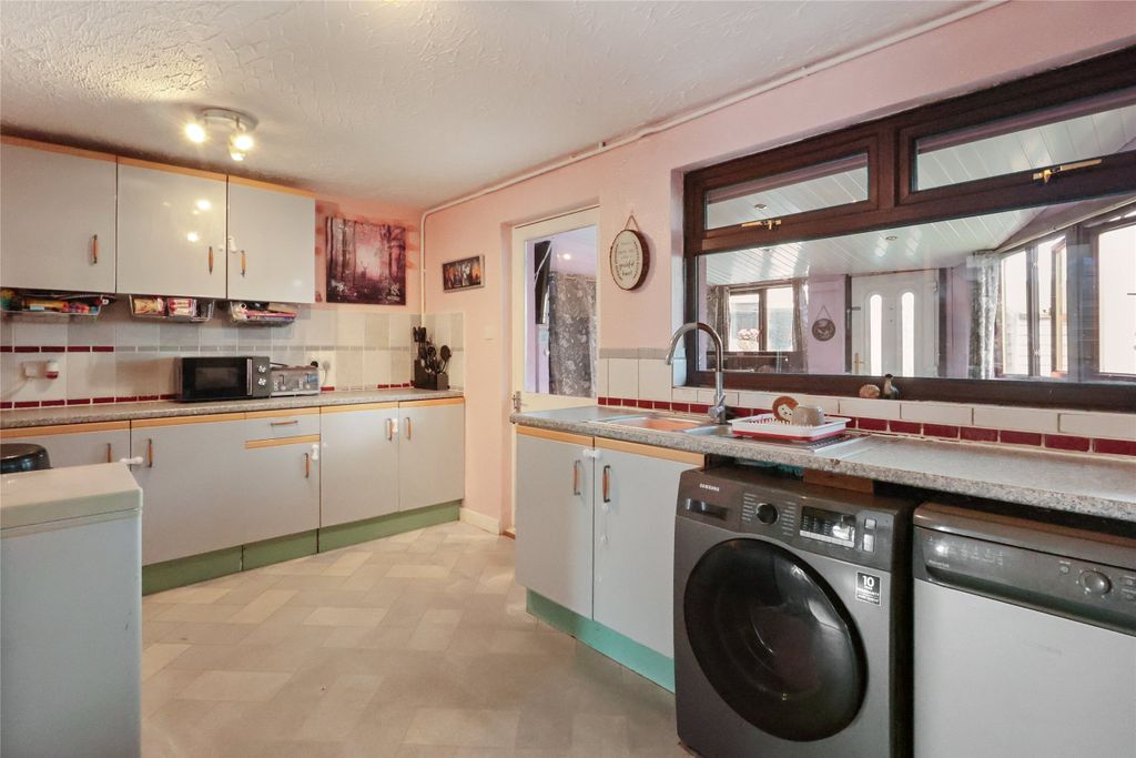 Property photo 3 of 10 3 - Picture No. 08