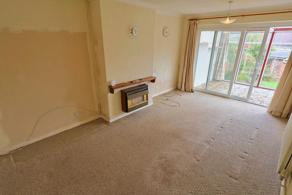 Property photo 3 of 14 Lounge