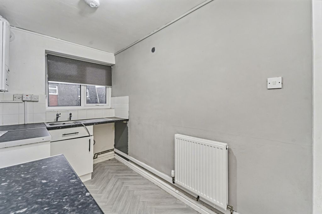 Property photo 3 of 14 Flat 40, Adam Court, New Penkridge Road, Cannock Ws11 1Ha