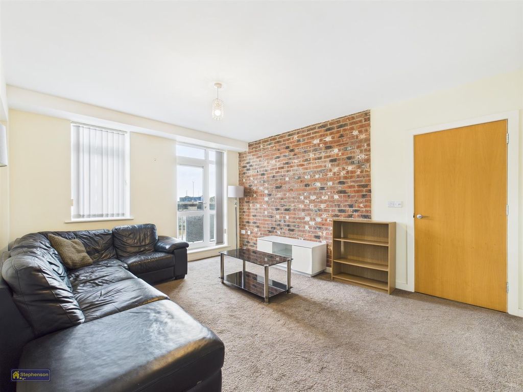 Property photo 2 of 11 Lounge