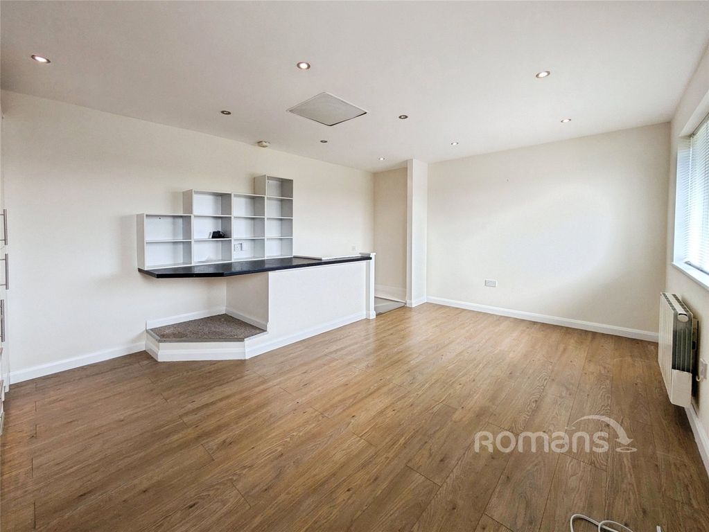 Property photo 2 of 10 Picture No. 15