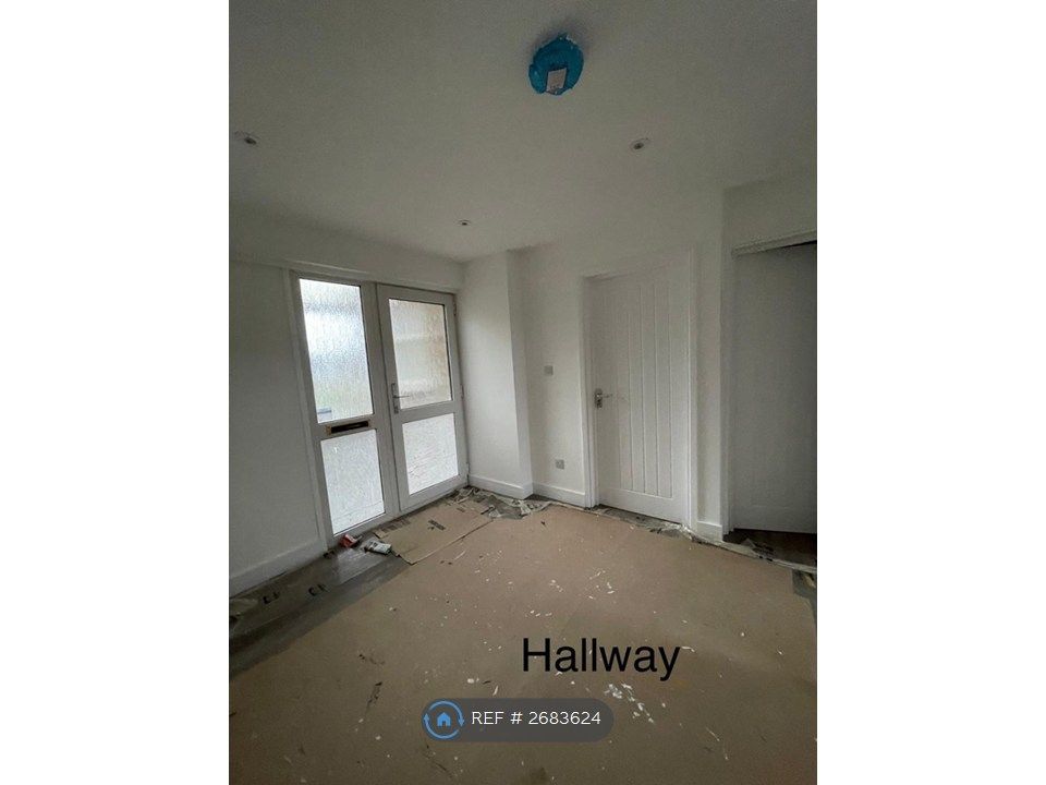 Property photo 3 of 16 Hallway