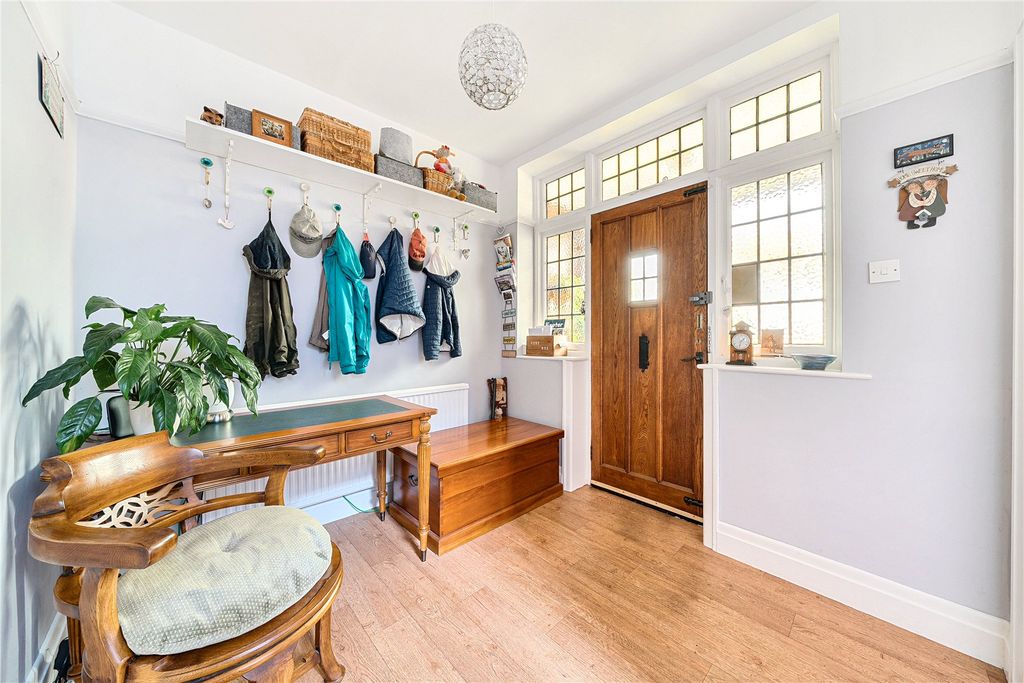 Property photo 2 of 14 Entrance Hall