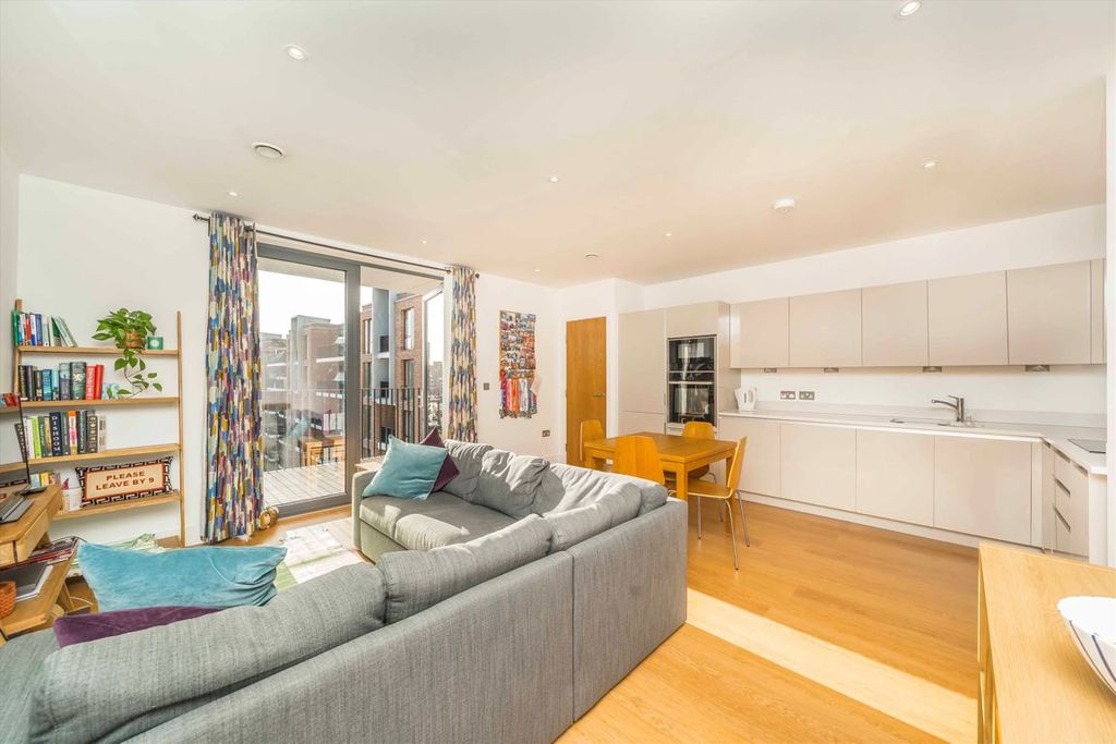 Property photo 2 of 8