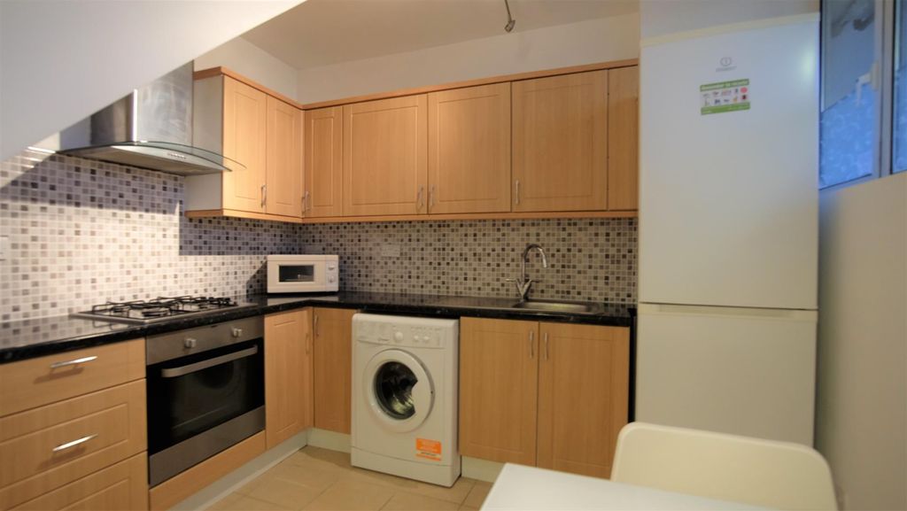 Property photo 2 of 9 Kitchen.Jpg