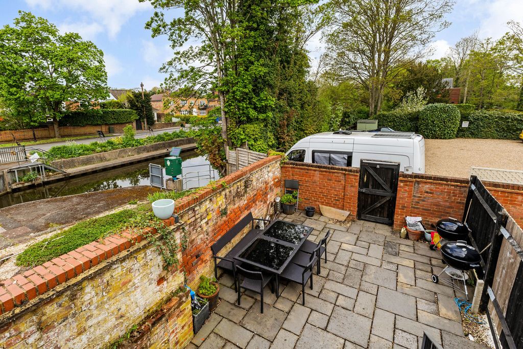 Property photo 3 of 9