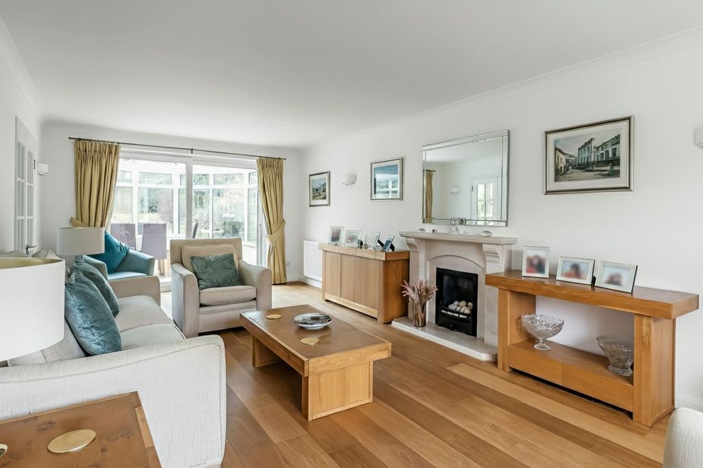 Property photo 2 of 40