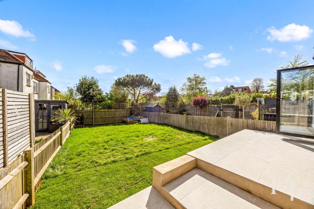 Property photo 3 of 22 Portland Road, 340-017.Jpg