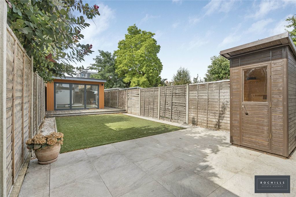 Property photo 2 of 18 Picture No. 11