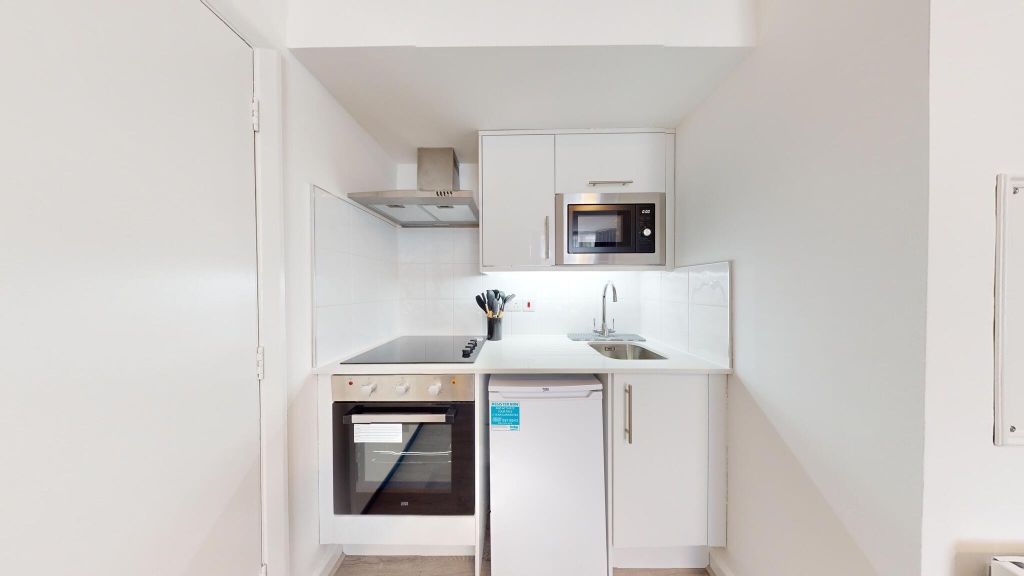 Property photo 2 of 10 Kitchen