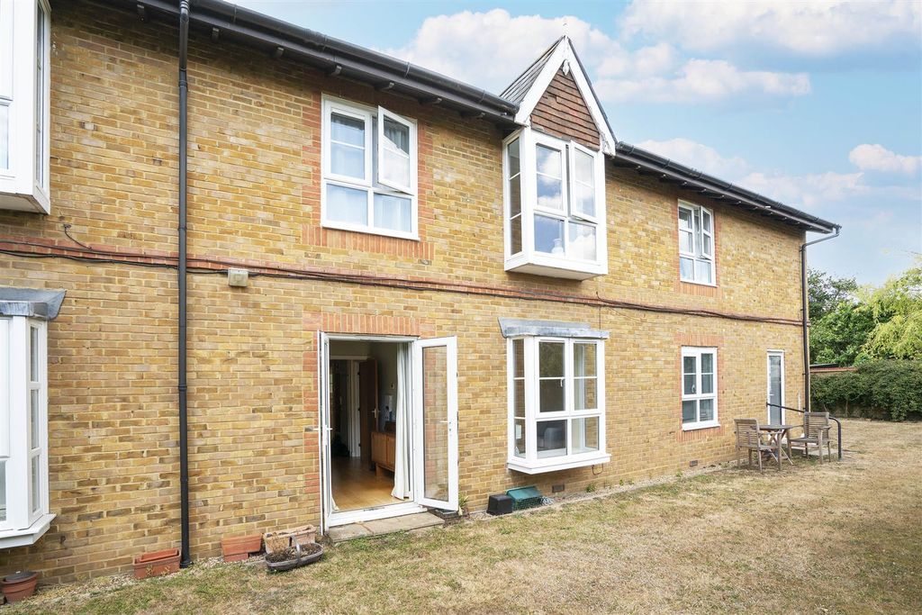Property photo 1 of 9 Old School Close, Sw19 3Hy External 2