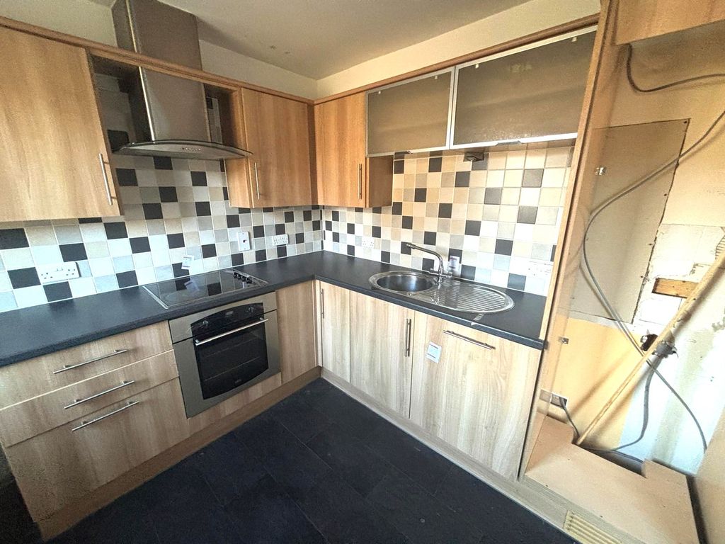 Property photo 3 of 8 3