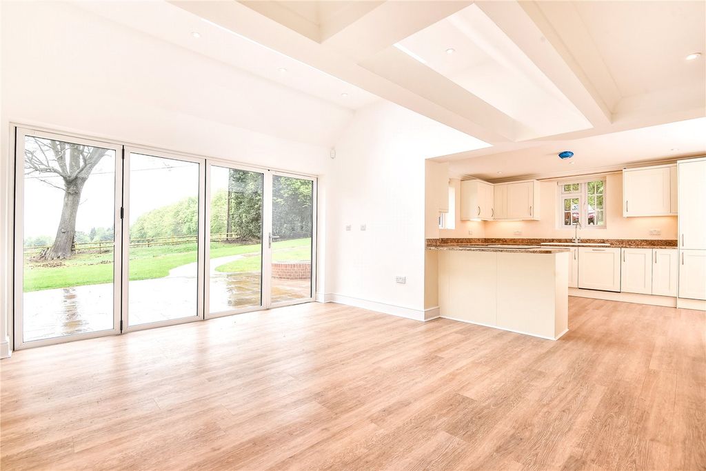 Property photo 3 of 8 Open Plan Dining