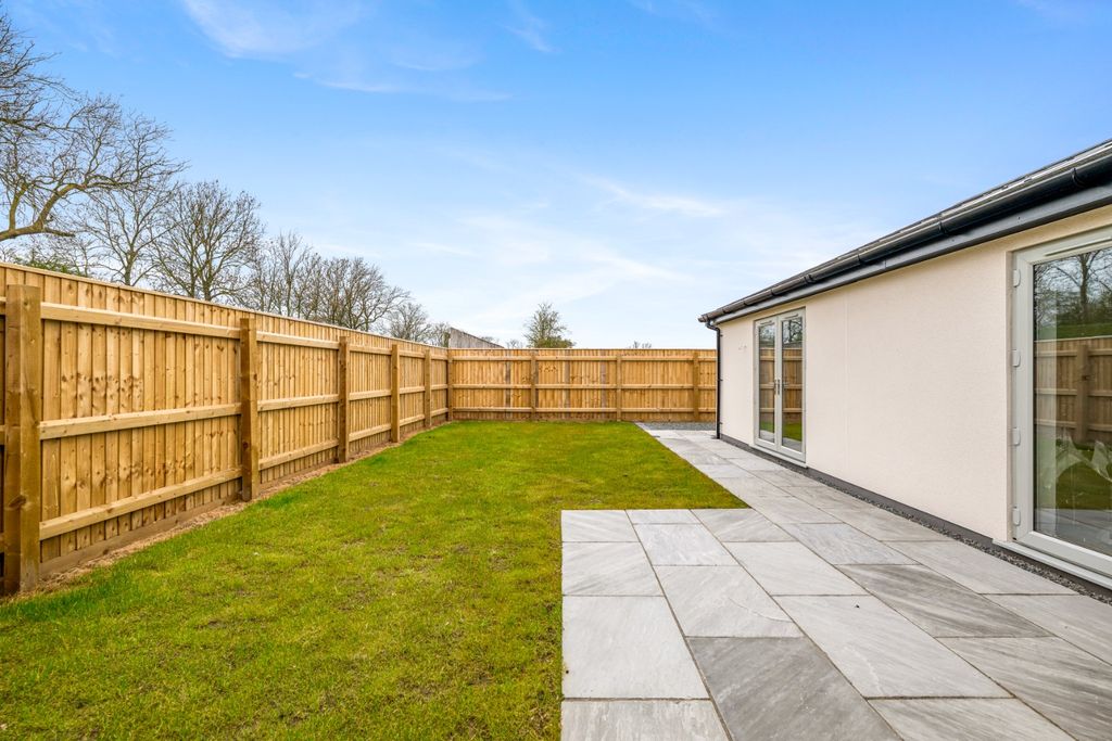 Property photo 2 of 16 5027822