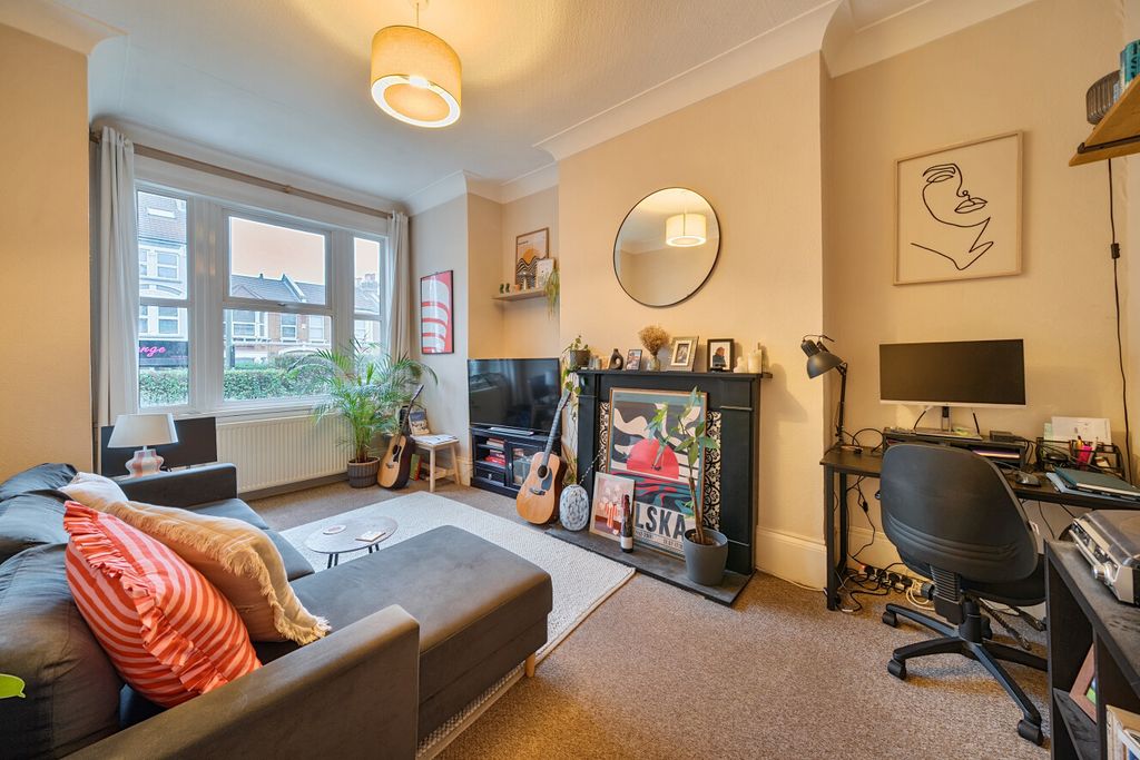 Property photo 3 of 12 1395246-12-695F83...