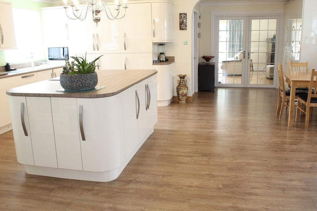 Property photo 3 of 13 Fitted Kitchen Picture 2
