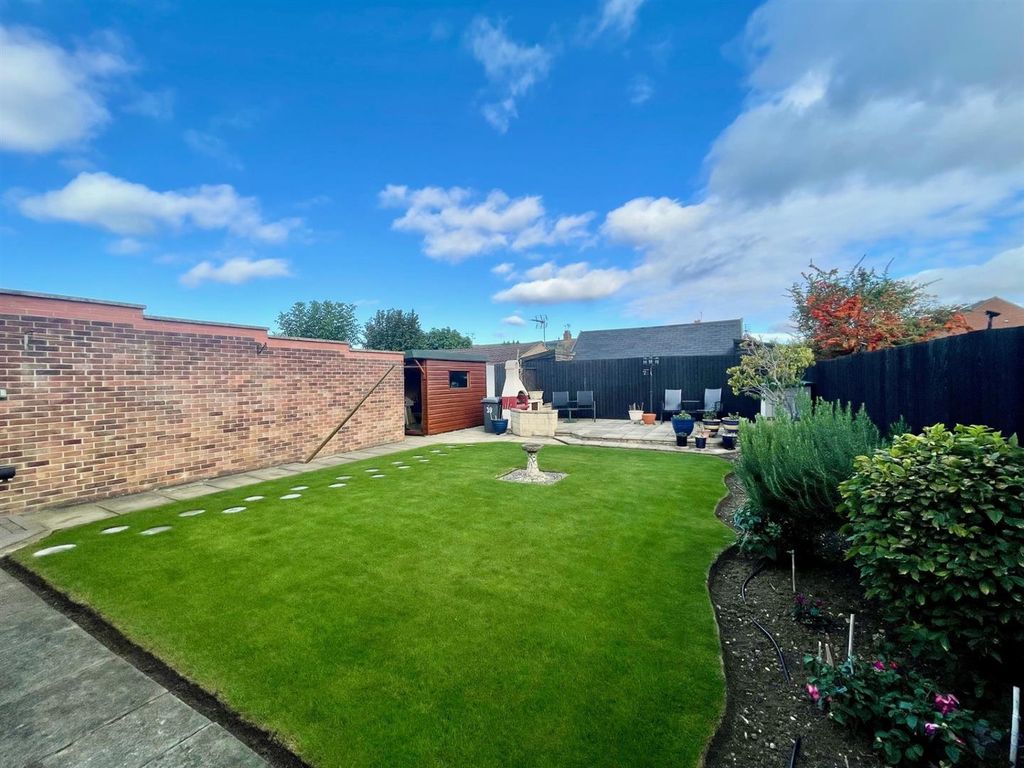 Property photo 3 of 16 Garden 3.Jpg