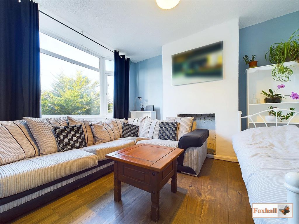 Property photo 3 of 17 Lounge