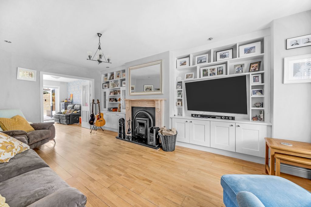 Property photo 3 of 23