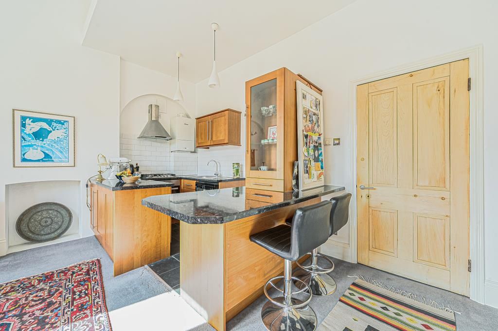 Property photo 3 of 19 Kitchen