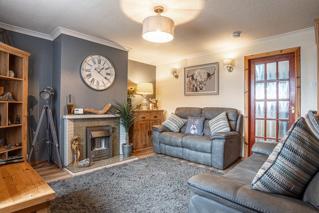 Property photo 3 of 33