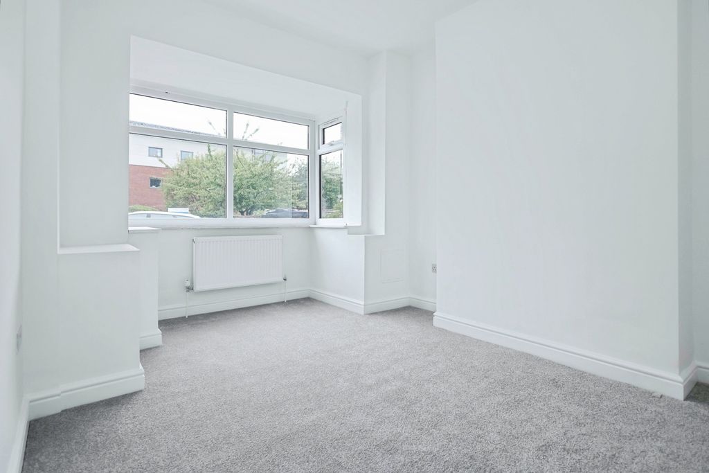 Property photo 2 of 17 Photo