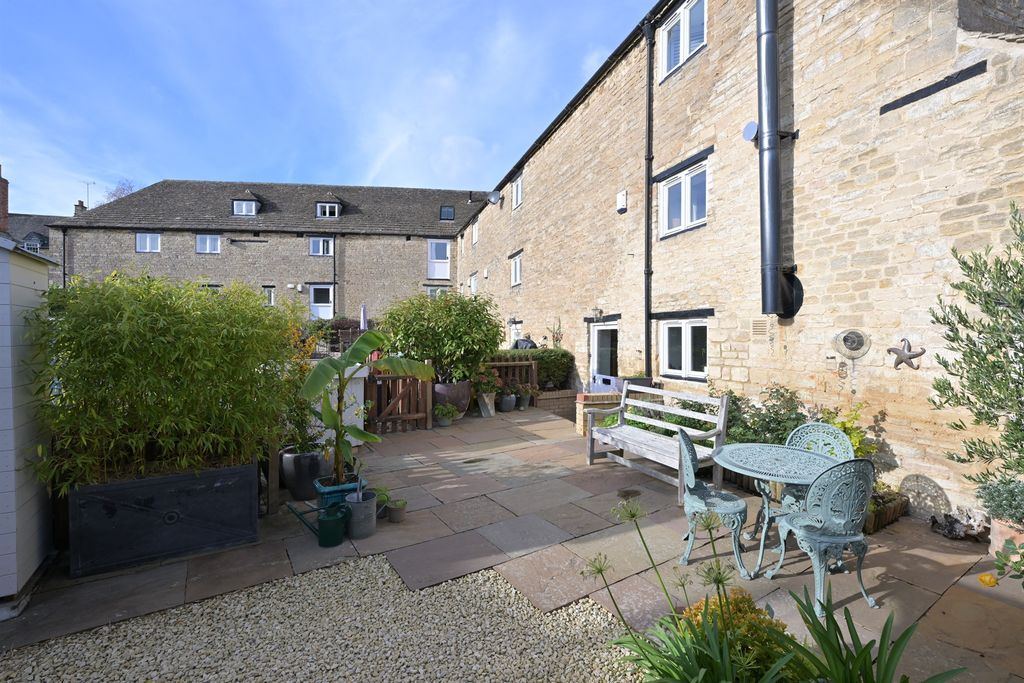 Property photo 1 of 27