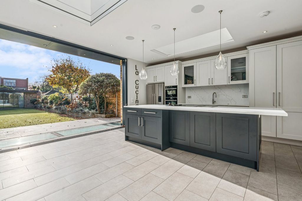 Property photo 2 of 29