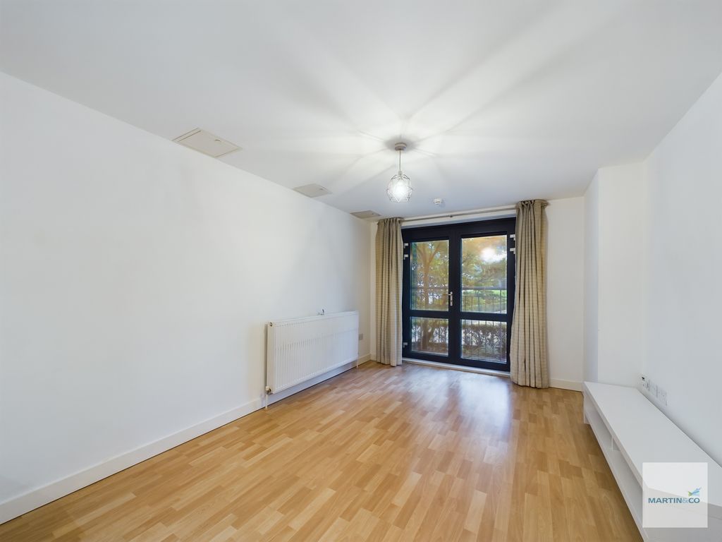 Property photo 3 of 8 Cam03394G0-Pr0158-Still001