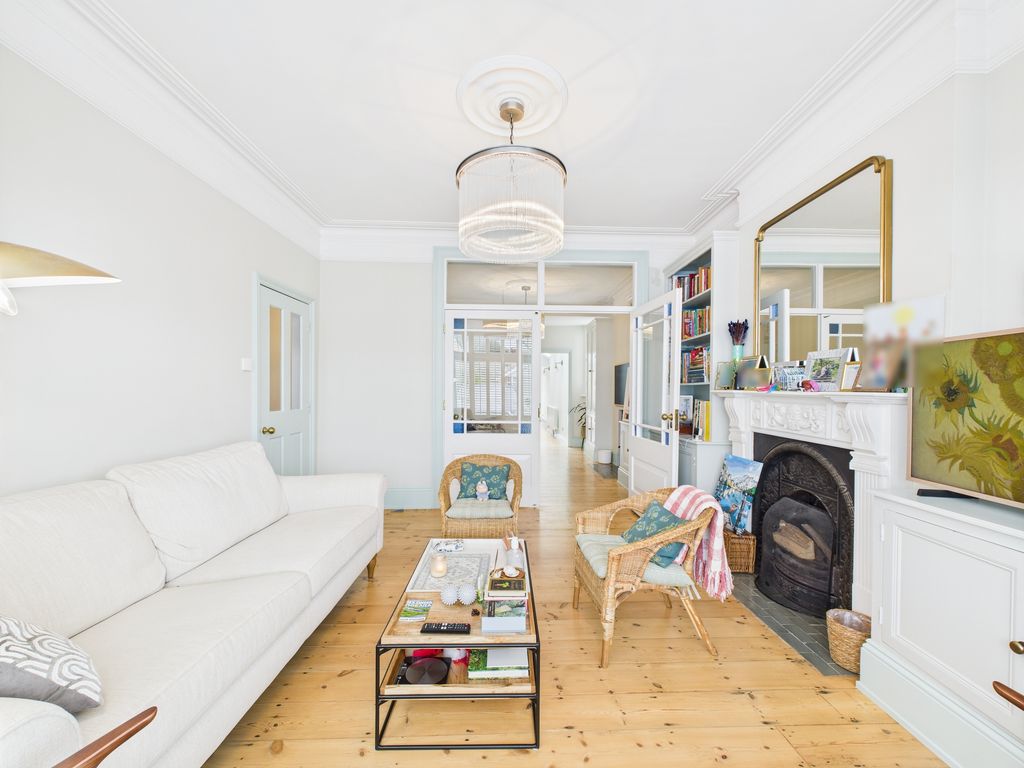 Property photo 3 of 36 Cam03519G0-Pr0342-Still022