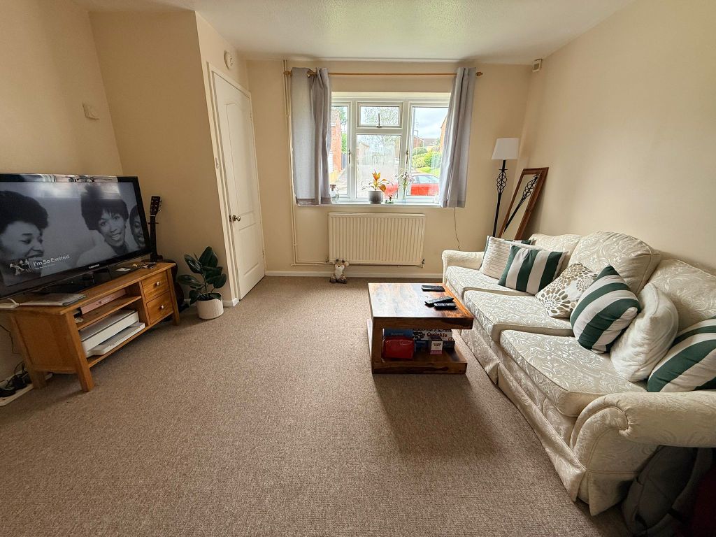 Property photo 3 of 13 Lounge