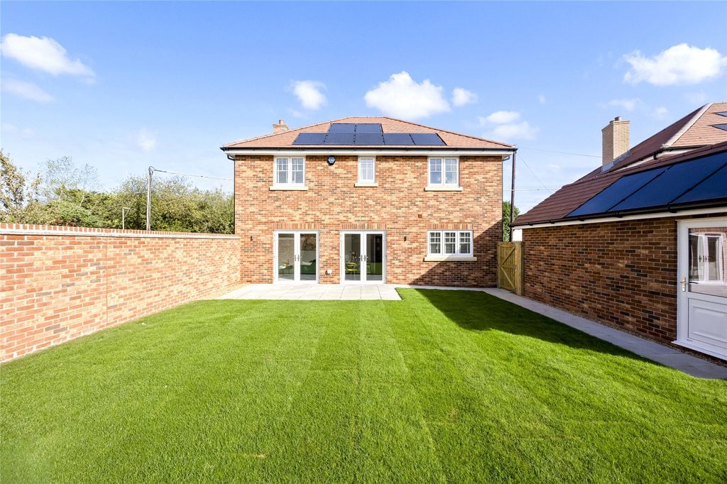 Property photo 3 of 18 Garden