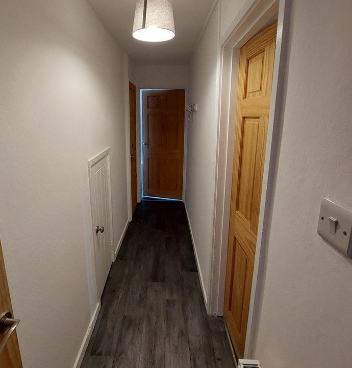 Property photo 2 of 6 Entrance Hall