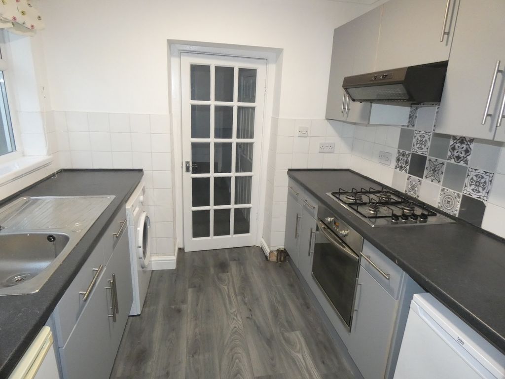 Property photo 3 of 8 Kitchen