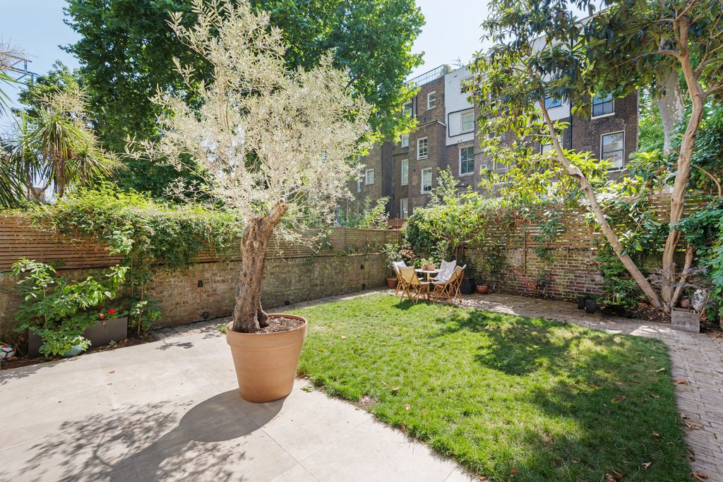 Property photo 2 of 21